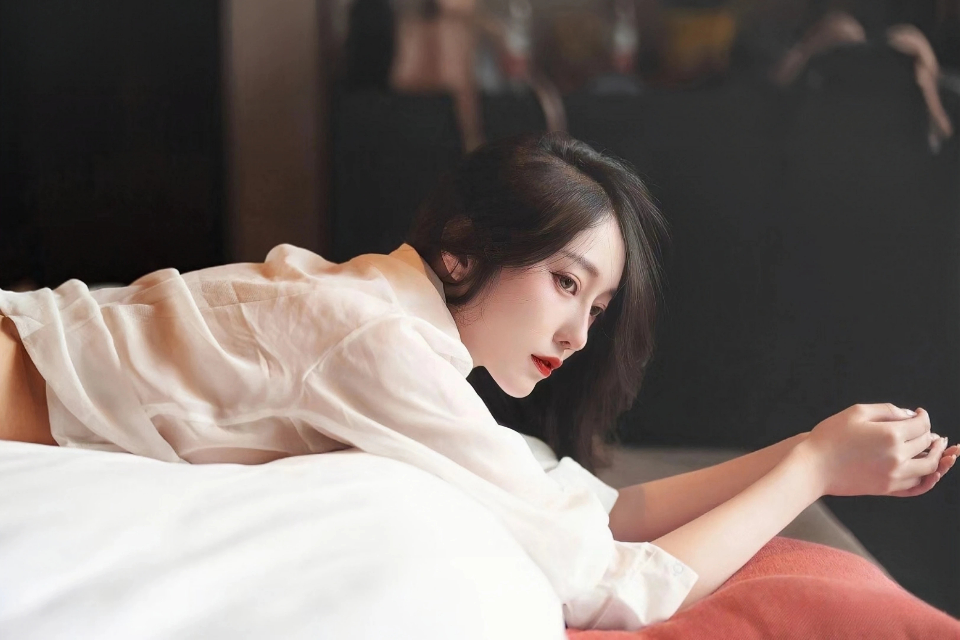 王毅会见哈萨克斯坦副总理兼外长努尔特列乌